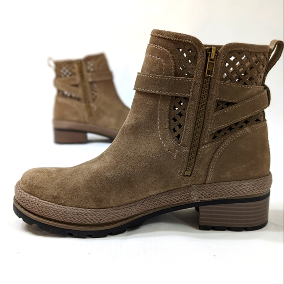 Sold - The Original Muck Boot - Picture 8 of 12